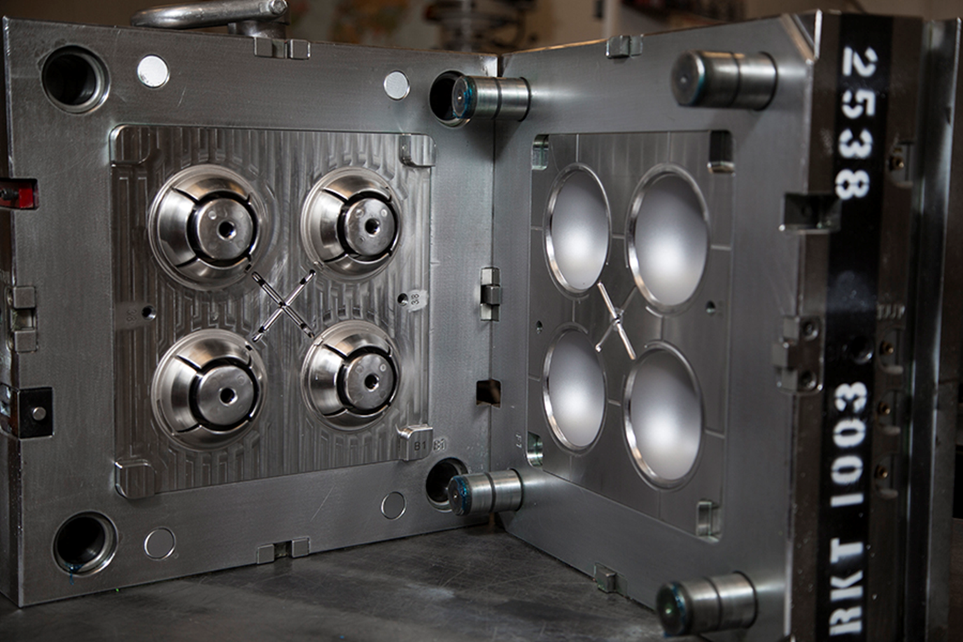 Multi-cavity injection mold